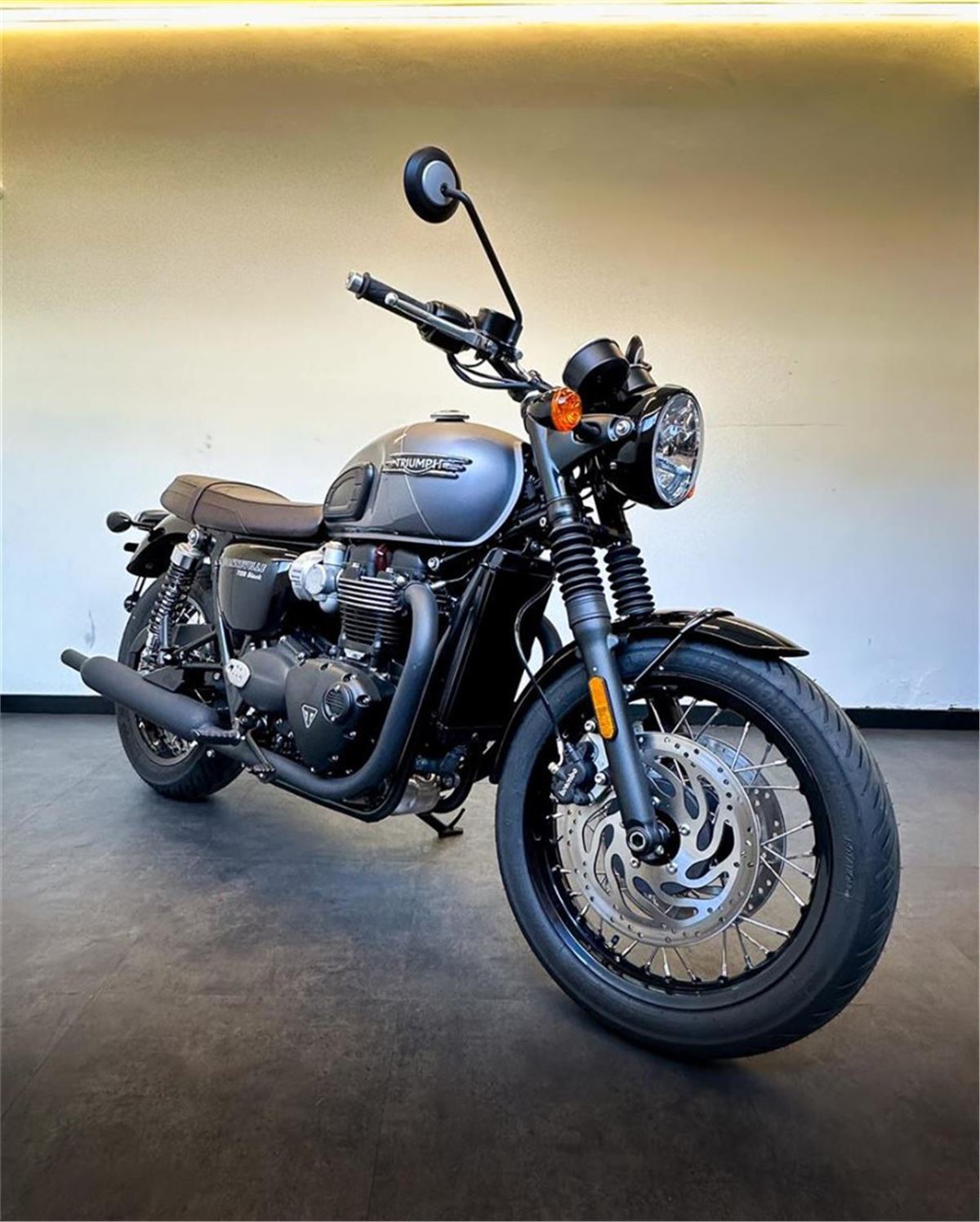 Stockmodel Bonneville T120 Black MY2025